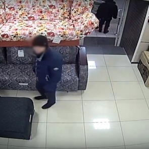 Ловкач украл деньги из кассы магазина в отсутствие продавца