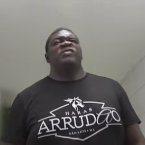 Проигравший Емельяненко 160-килограммовый бразилец захотел реванша