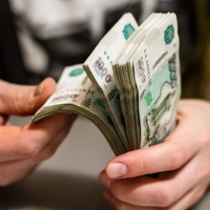 В Минусинске члены ОПГ заставляли бедняков и бездомных брать на себя кредиты по поддельным документам