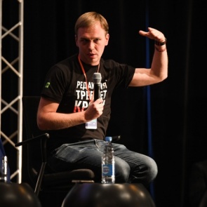 СК завел дело на полицейских, задержавших Ивана Голунова