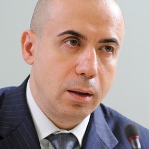 Раскрыто имя приютившего Меган Маркл и принца Гарри российского олигарха