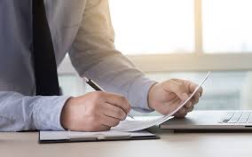 Минусинец отказался от страховки и не смог сразу вернуть деньги. Отсудил в полтора раза больше