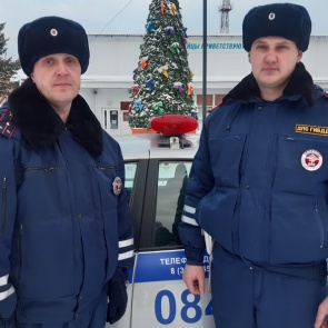 В Большеулуйском районе полицейские вошли в горящее здание ради спасения свиней, кроликов и куриц