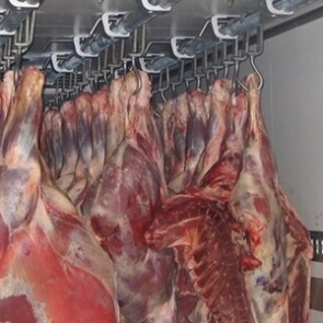 Красноярский предприниматель не подвесил в машине свиные туши и заплатит за это штраф