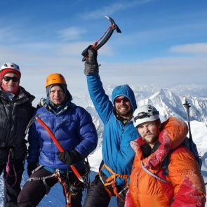 Красноярские альпинисты за 9 дней поднялись на два «пятитысячника» — Эльбрус и Казбек