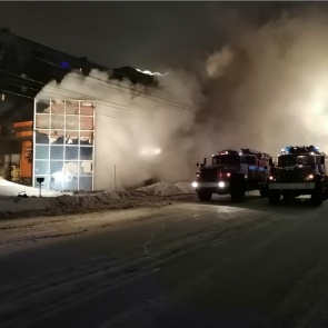 В Новосибирске сгорело здание крематория