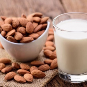О ПОЛЬЗЕ МИНДАЛЬНОГО МОЛОКА