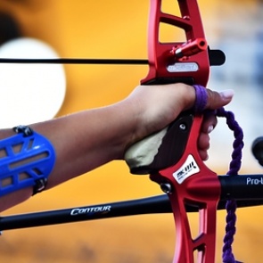 Путин разрешил россиянам охотиться с луком и стрелами