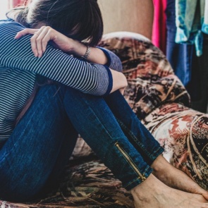 «Бейте женщин, мы не будем их защищать»: почему закон о домашнем насилии опять не примут?