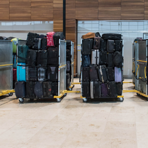 Раскрыт способ избежать разбивания алкоголя в чемодане при сдаче в аэропорту