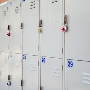 В российской школе захотели брать плату за шкафчики