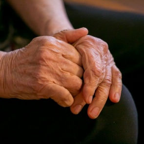 Суд присяжных оправдал парня, убившего свою бабушку из милосердия