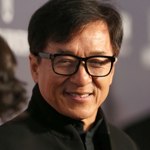 Джеки Чан пообещал миллион юаней создателю вакцины от коронавируса