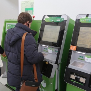 Количество жалоб красноярцев на кражи с банковских карт за год выросло почти вполовину