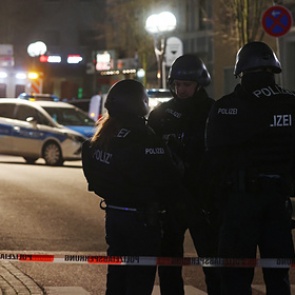 Преступник в Германии расстрелял посетителей двух баров и скрылся