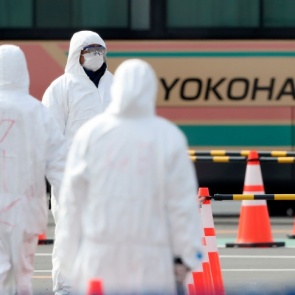 От коронавируса умерли два пассажира лайнера Diamond Princess