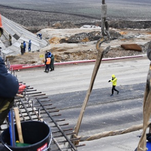 Китайским строителям в России подыскали замену