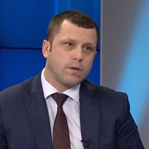 После смерти женщины от укусов собак задержали главу красноярского УДИБа