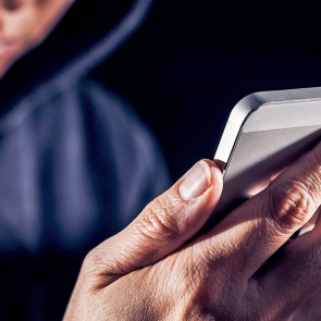 «Хотела заработать на электронной бирже»: жительница Железногорска отдала лжеброкерам миллион