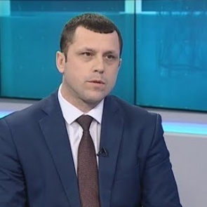 Главу УДИБА, подозреваемого в смерти людей из-за укусов собак, отпустили под домашний арест