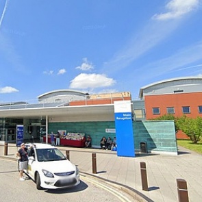 70-летнего доктора уличили в просмотре жесткого порно на рабочем месте