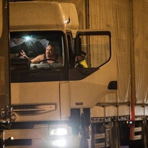 Более 100 российских дальнобойщиков застряли на границе из-за коронавируса