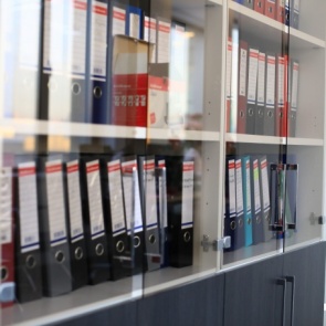 Работодателям рекомендовали закупить антисептики, проветривать и контролировать приход врачей к сотрудникам