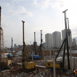 Открытие красноярского аквапарка перенесли. Строители пока забивают сваи