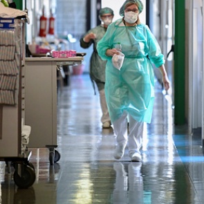 Россия отправила первые самолеты в Италию для борьбы с коронавирусом