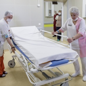 Министр здравоохранения РФ Михаил Мурашко рассказал в интервью РИА Новости о том, как страна борется с пандемией