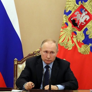 В правительстве РФ предложили продлить вынужденные каникулы из-за коронавируса