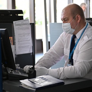 Российская таможня обложила налогом помощь в борьбе с коронавирусом