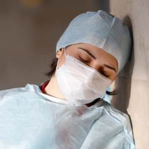 В Петербурге пять медиков заразились коронавирусом от пациента