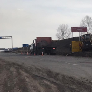 «Некорректная трактовка»: власти прокомментировали установку знаков о карантине на въезде в город