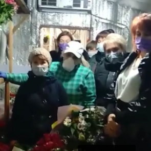 «Мы самый незащищенный слой населения»: цветочники просят губернатора о разрешении работать