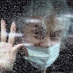 Назван срок, когда заболеваемость коронавирусом в России пойдёт на спад