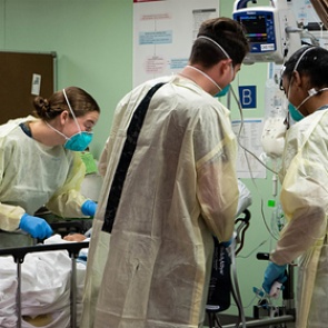 В США за сутки умерло рекордное число людей от коронавируса