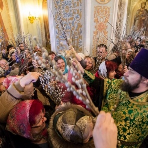 Работающим на карантине горожанам открыли безлимитный доступ к транспортным приложениям