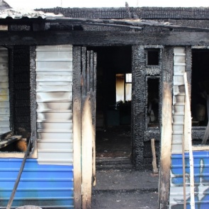 В Красноярском крае полицейский спас из горящего дома 5-летнего ребенка и его бабушку