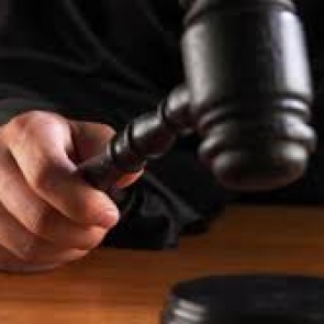 Жителя Хакасии будут судить за развращение сестры