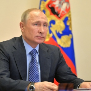 Путин пообещал дать бизнесу денег на зарплаты сотрудникам