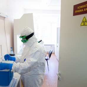 Медики вычислили, кто завез коронавирус в Россию