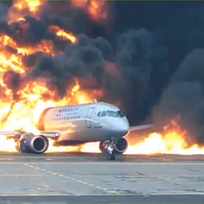 Из пылающего самолета бежали люди: СК опубликовал видео авиакатастрофы в Шереметьево