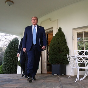 Трамп счел вспышку коронавируса в Европе расплатой за доверие к ВОЗ