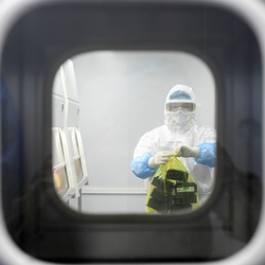 В США раскрыли теорию о происхождении коронавируса в китайской лаборатории