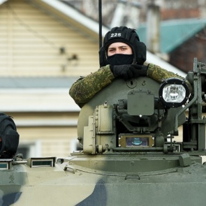 Владимир Путин отменил парад Победы 9 мая