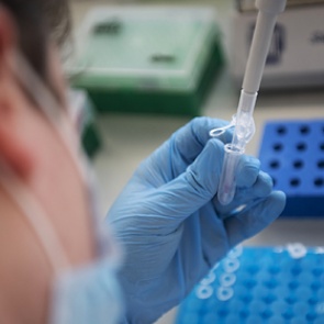 В России разрешили незарегистрированный китайский препарат от коронавируса