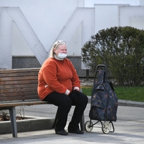 В МЧС рассказали о бесполезности масок на улице