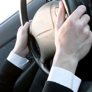 Не могу забрать права в ГИБДД после лишения. А можно я буду ездить без ВУ?