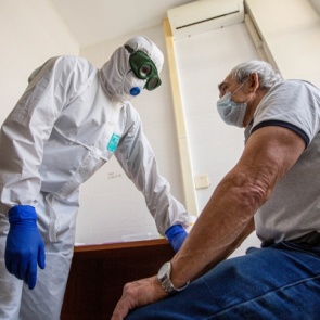 За сутки в России заразились коронавирусом 4785 человек